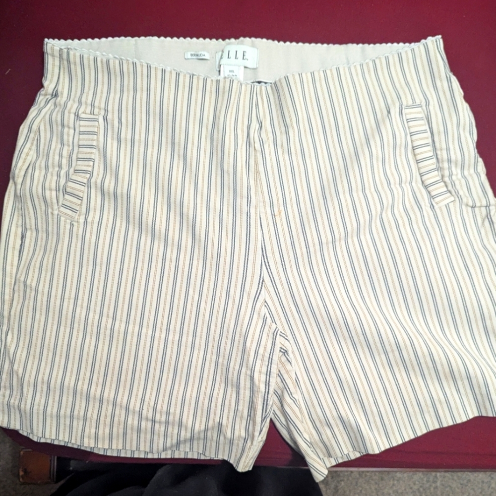 Elle Beige and Navy Striped Shorts. Size. XXL